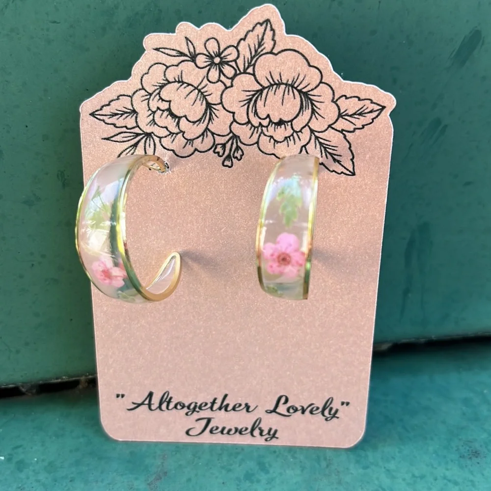 Handmade Gold Resin Hoop Earrings with Dried Pink Flowers - Picture 4 of 16